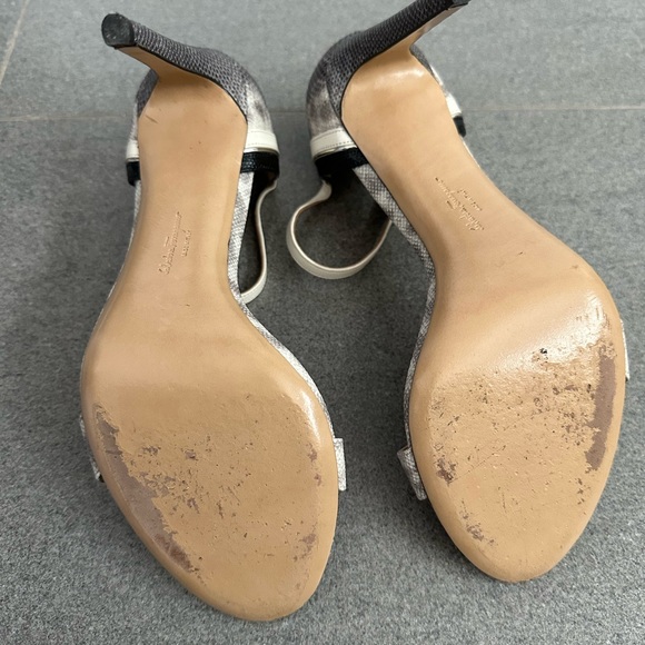 SALVATORE FERRAGAMO Glad
Gray White Lizard Leather Pump
Heels - Picture 10 of 10